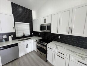 7296 Pebble Beach Rd in Ft. Myers, FL - Building Photo - Building Photo