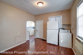 1006 Houston St in Manhattan, KS - Building Photo - Building Photo