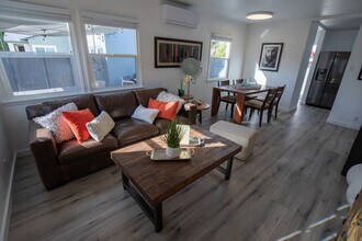 923 N Avenue 56 in Los Angeles, CA - Building Photo - Building Photo