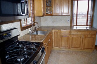 44 Scoles Ave, Unit 2 in Clifton, NJ - Foto de edificio - Building Photo