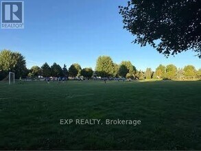 37 Tobermory Crescent in Ottawa, ON - Building Photo - Building Photo