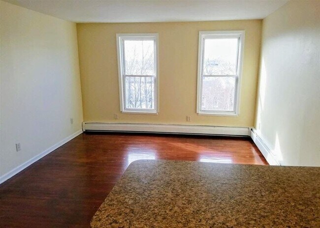 231 Griffith St, Unit #3GR in Jersey City, NJ - Building Photo - Building Photo