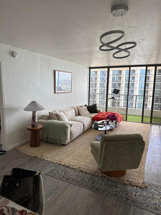 555 NE 15th St, Unit 29G in Miami, FL - Foto de edificio - Building Photo