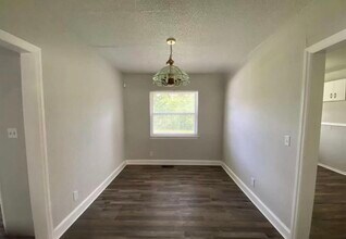 606 N Moore Rd in Chattanooga, TN - Foto de edificio - Building Photo