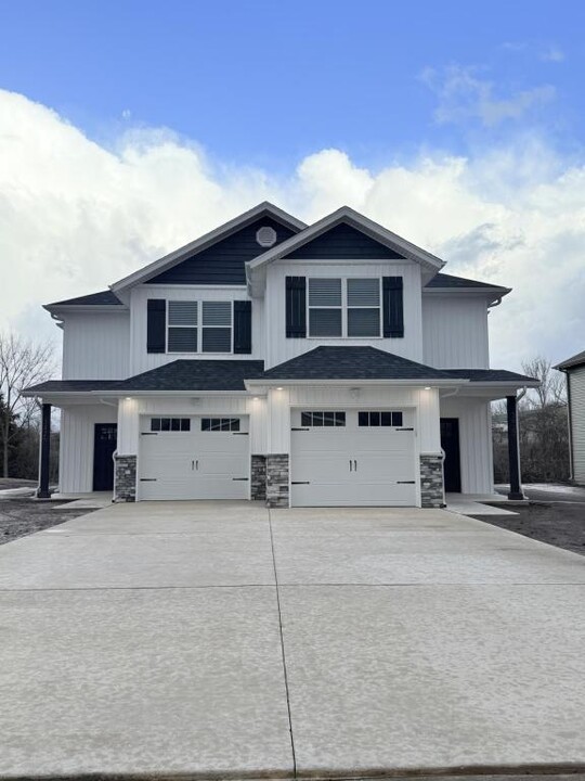 3425 S Kenser Ct in Joplin, MO - Building Photo