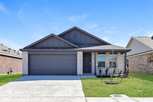 1065 Neyland Dr in Ennis, TX - Building Photo