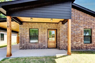 118 Harrison St in Denison, TX - Building Photo - Building Photo
