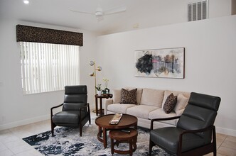 22 Vía Verona in Palm Beach Gardens, FL - Foto de edificio - Building Photo