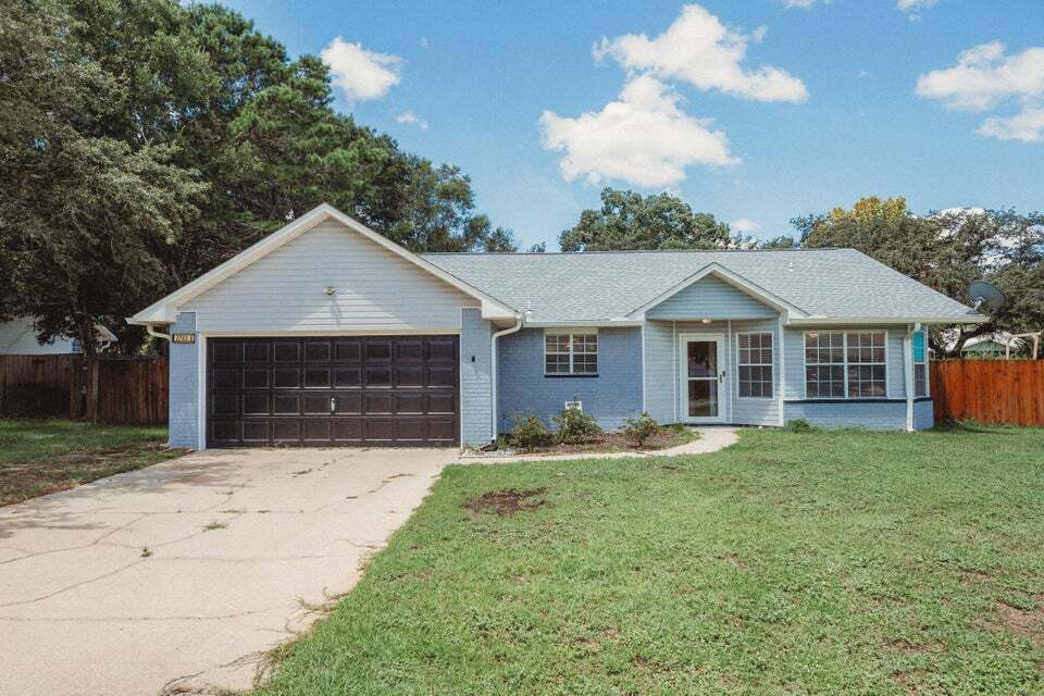 2723 Rambler Ct in Navarre, FL - Building Photo