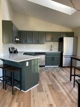 543 NE Emerson Ave, Unit C in Bend, OR - Building Photo - Building Photo