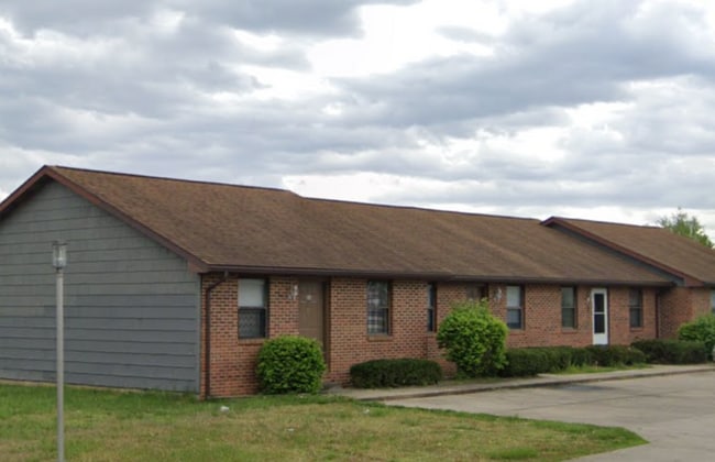 8701 N Raintree Ct in Terre Haute, IN - Building Photo - Building Photo