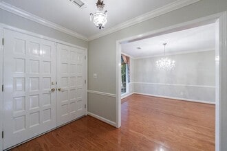 585 W Crossville Rd in Roswell, GA - Building Photo - Building Photo