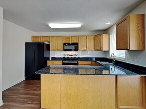 229 Walton Dr in North Salt Lake, UT - Foto de edificio - Building Photo