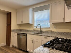 173 High St, Unit #1 in Brookline, MA - Building Photo - Building Photo