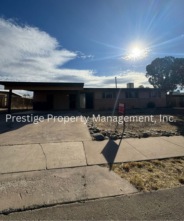 9218 E 38th St in Tucson, AZ - Building Photo