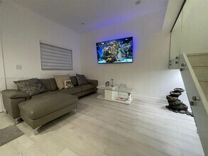 325 NW 19th Ln in Miami, FL - Building Photo - Building Photo