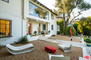1323 Club View Dr in Los Angeles, CA - Building Photo