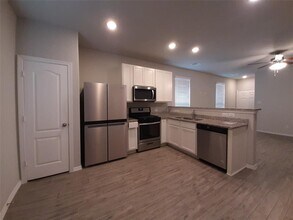 911 Cobalt Crest Ln in Huffman, TX - Building Photo - Building Photo