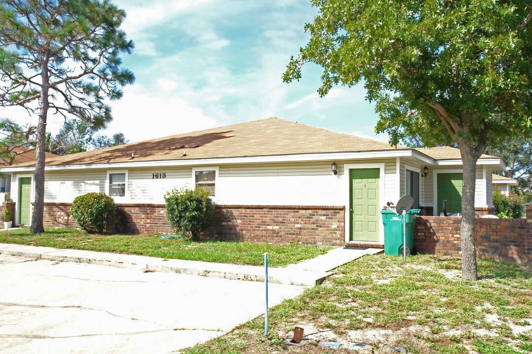 Gulf Breeze Rentals in Gulf Breeze, FL - Building Photo