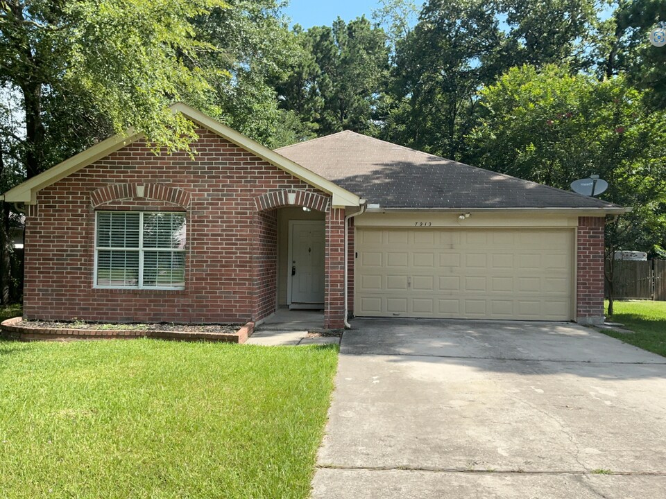 7010 Grant Dr in Magnolia, TX - Building Photo
