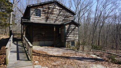 103 Pequotsepos Rd in Stonington, CT - Building Photo - Building Photo