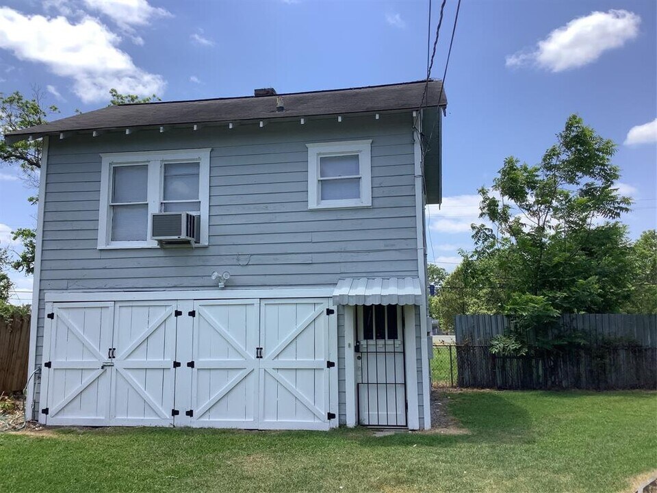 3915 Cotswold St Photo