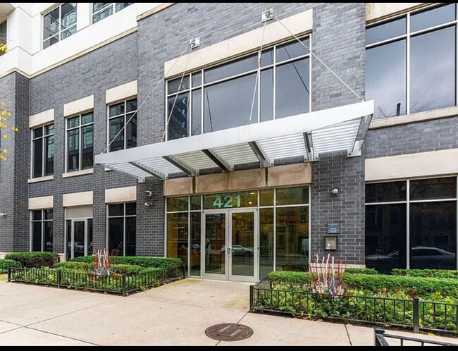 property at 421 W Huron St