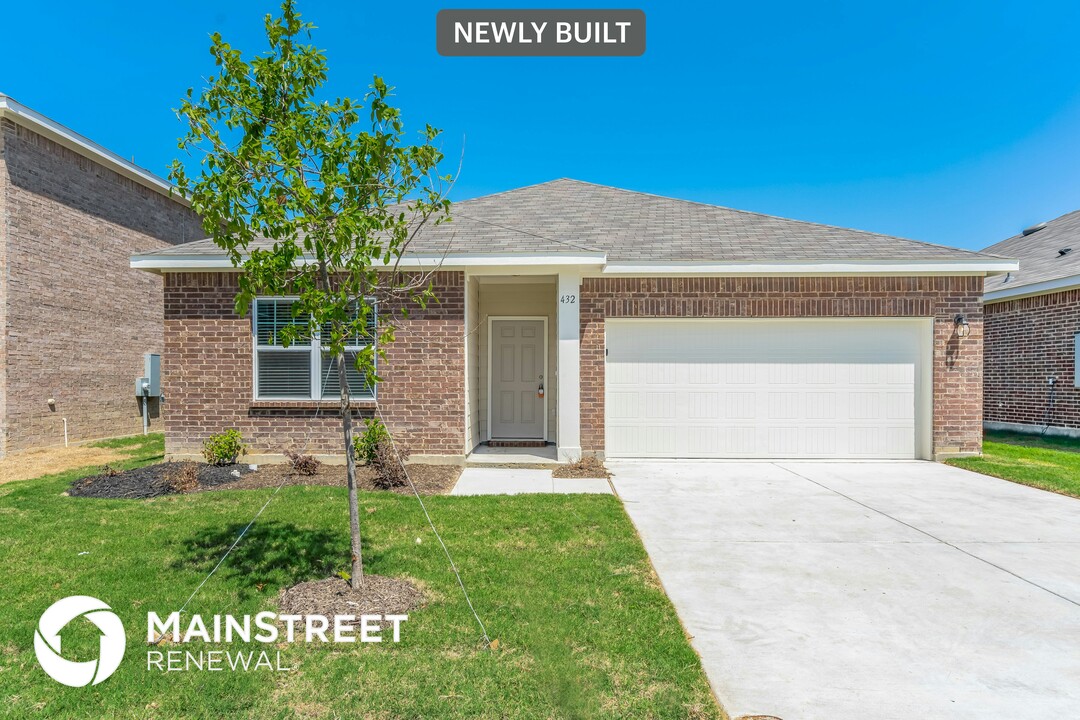 432 Canoe Way in Crowley, TX - Building Photo