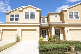 201 Angel Trumpet Way in Oviedo, FL - Building Photo