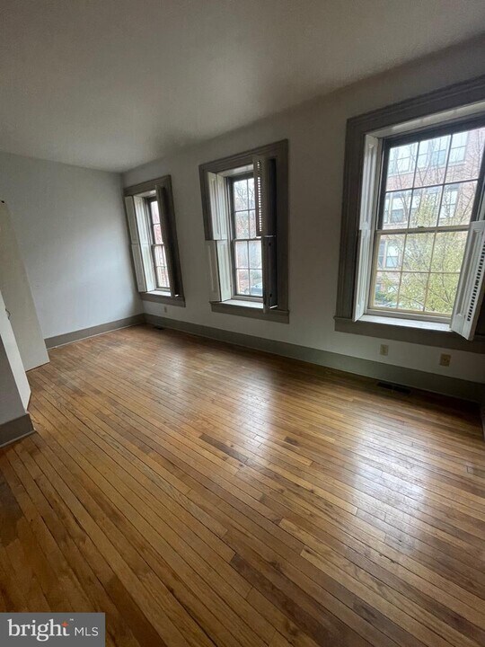 222 Warren Ave-Unit -1F in Baltimore, MD - Building Photo
