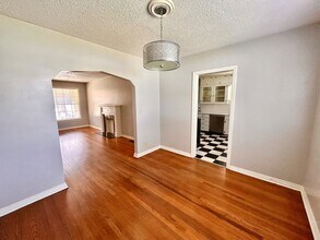 2441 NW 32nd St in Oklahoma City, OK - Building Photo - Building Photo