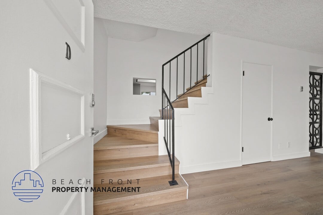 2511 Voorhees Ave. in Redondo Beach, CA - Foto de edificio