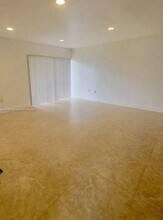 9449 SW 76th St in Miami, FL - Building Photo - Building Photo