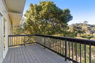 16 Echo Ln in Piedmont, CA - Building Photo - Building Photo