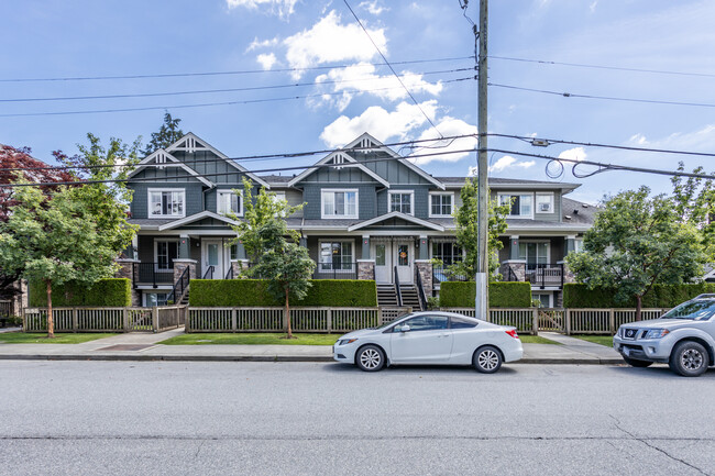 2138 Salisbury Av in Port Coquitlam, BC - Building Photo - Building Photo