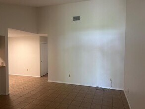 1911 Gracy Farms Ln in Austin, TX - Foto de edificio - Building Photo