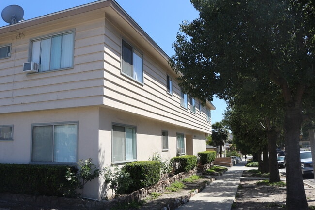 914 Alma St. in San Pedro, CA - Foto de edificio - Building Photo