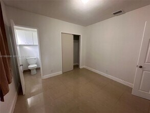 150 NE 170th St in North Miami Beach, FL - Building Photo - Building Photo