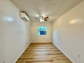 11414 Sralla Rd in Crosby, TX - Building Photo - Building Photo