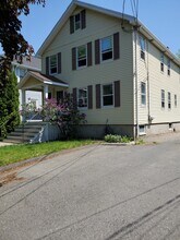 33 Flett Rd, Unit 1 in Belmont, MA - Building Photo - Building Photo