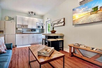 5580 SW 32nd Terrace in Fort Lauderdale, FL - Building Photo - Building Photo