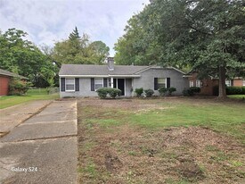 2141 Meadowlane Dr in Montgomery, AL - Building Photo