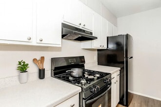 Scenic Pines Apartments in Longview, TX - Foto de edificio - Building Photo