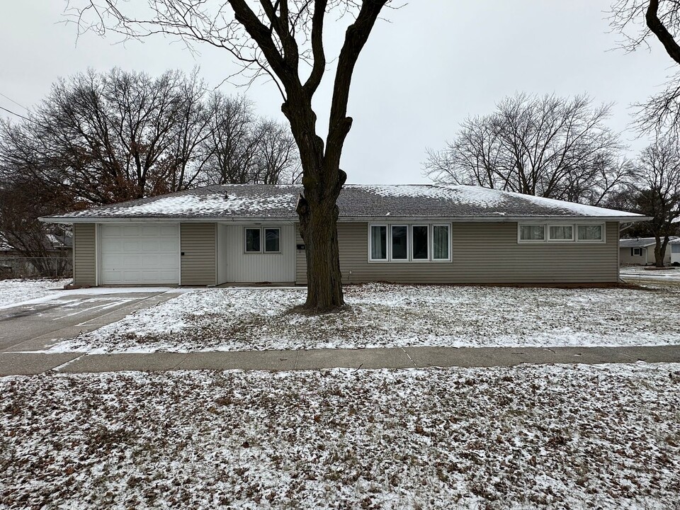 1814 N 25th St in Fort Dodge, IA - Building Photo