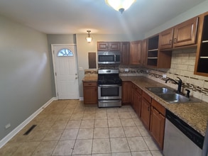 202 E Streamwood Blvd in Streamwood, IL - Building Photo - Building Photo