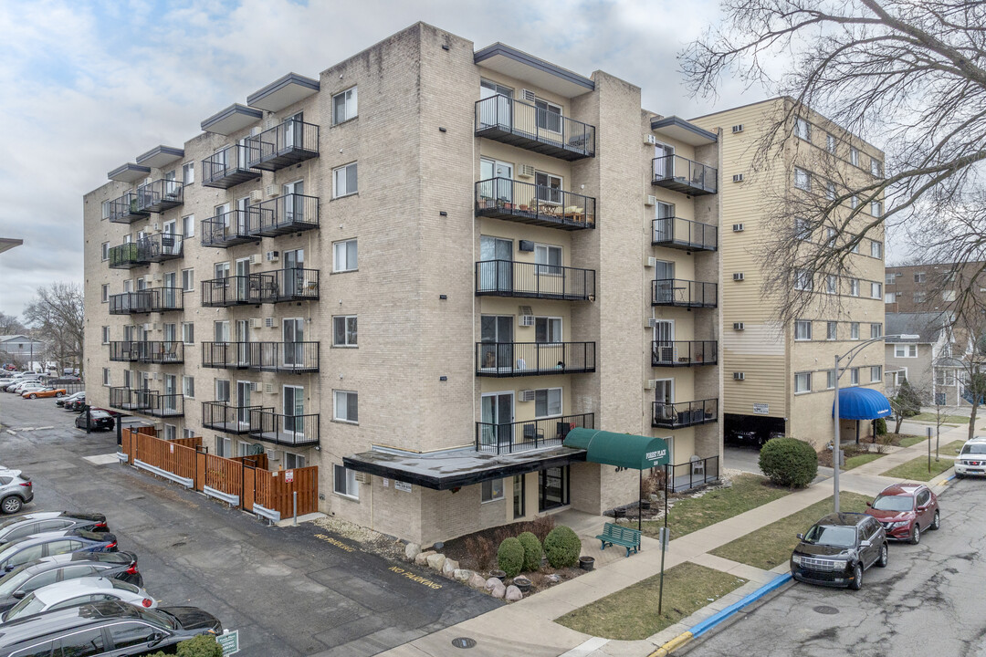 Forest Place Condominiums in Forest Park, IL - Building Photo