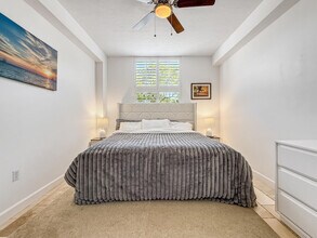 1900 Van Buren St in Hollywood, FL - Foto de edificio - Building Photo