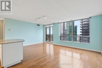 33-3033 Sheppard Ave E in Toronto, ON - Building Photo - Building Photo