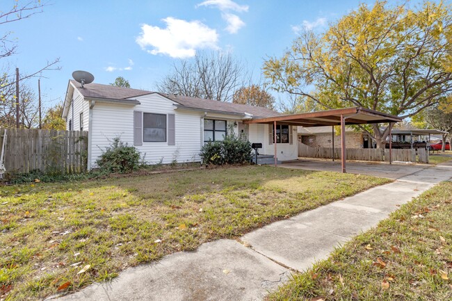 814 E Centennial St in Sherman, TX - Building Photo - Building Photo