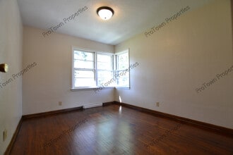 521 Elmwood Ave in Joliet, IL - Foto de edificio - Building Photo
